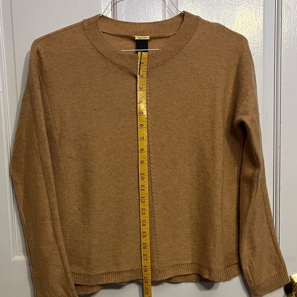 Magaschoni Camel Crew Neck Cashmere Sweater - Picture 3 of 3